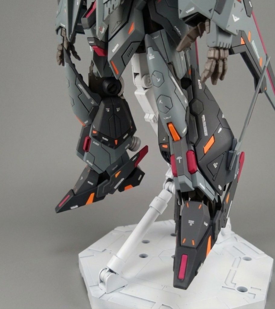 足元。ちょっと派手にしすぎたかも。のり玉のふりかけとかカラー（チョコ）スプレーみたいな。カラースプレーってガンプラで語ると塗装用の方連想しちゃいますね
