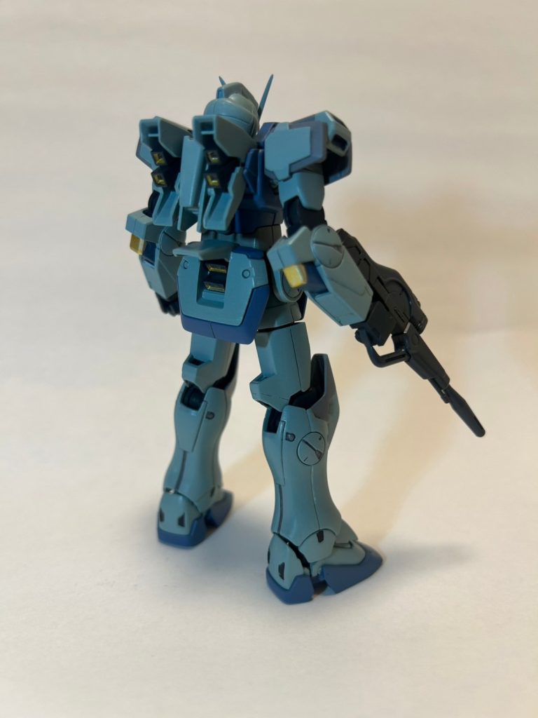 メインはライトブルーとミディアムブルーでところどころニュートラルグレー。アクセントでイエローゴールドで塗装。ニュートラルグレーはもうちょい暗いグレーでもよかったかも。カラーパターン考えるセンスが欲しい！