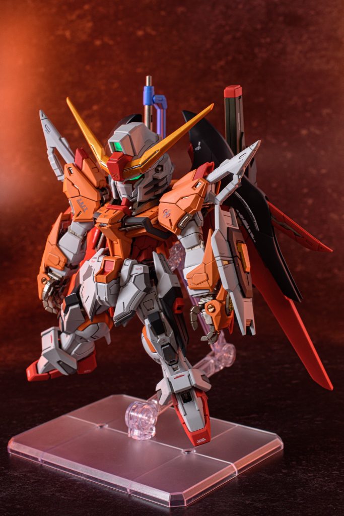 初めてデスティニーガンダムのカラバリを作りましたが、色変えはやっぱり楽しくていいですね!主な改修点としては...・全体を0.1ミリで掘り直し・手甲の丸部分をくり抜き、waveのOボルトを追加・ビームブーメランの先端塗り分け・光の翼に黒サフ→ 偏光塗料を塗布この上記4点になります光の翼の偏光塗料以外は前回作ったMGSDデスティニーと改修しているところは変わりませんので、もし詳細が気になりましたら 以下の投稿からをみていただけると幸いです🙇‍♂️