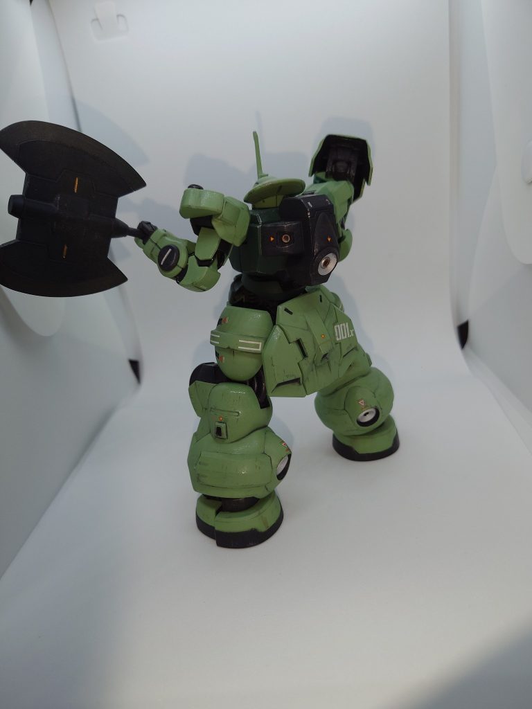 リアから。バーニア類はガンダムマーカーのEXシャインシルバー。上からつや消ししてるので上品な輝きになるんですが、写真が下手くそすぎる（