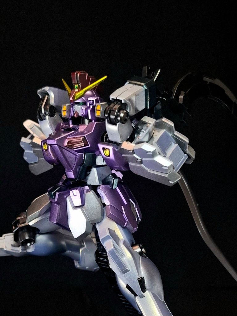 『敗栄』ではビームマシンガンの代わりにガンダムサンドロック (EW版)から引き継いだビームライフルを装備しており、設定のみだったシールドも装備されている。また、TV版からギミックが変更されたことでクロスクラッシャーも使用可能である。また、バックパックにスラスターが追加されている。なおビームライフルはEVE WARS終盤でリーブラ破砕時に放棄している。