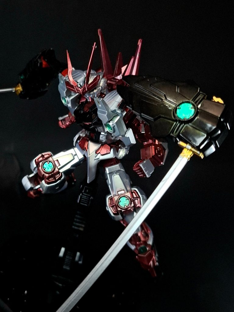 特殊機能肩鎧肩部に装備されている「戦国鎧」の一部。もう一組の腕部としても機能する。