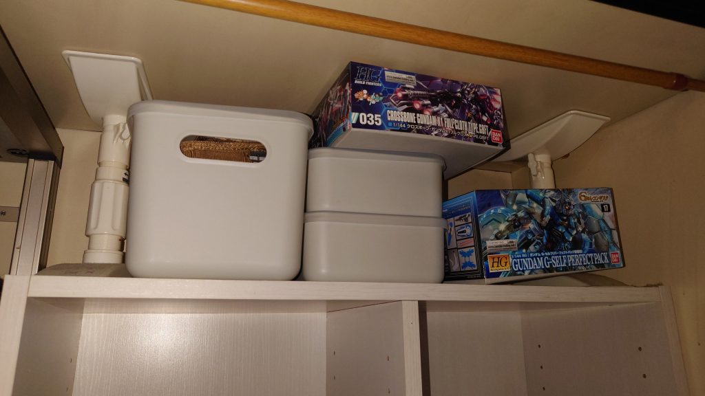 作品名：ガンプラ棚　地震対策<p>　先日の茨城県の地震で、大切なガンプラが壊れてしまった方もいるようで、私の対策をご紹介します 　元々、本棚で、突っ張り棒をガチガチに固定しています　 　え？　これだけ？　と思われるでしょうが、結局基本的な事をやるしかない [&hellip;]</p>
