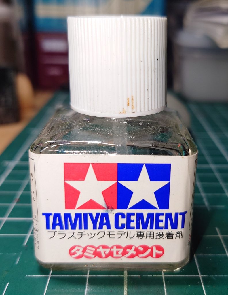作品名：２０年選手<p>　買って、部屋に置いて２０年は経つけど、いまだに使えます　さすがタミヤさん　まあ、十数年置いたままの時間もあるんですが、優秀ですよね 　でもさすがに中身が減ってきたので、同じタミヤの低臭タイプを新しく購入しました　蓋開け [&hellip;]</p>
