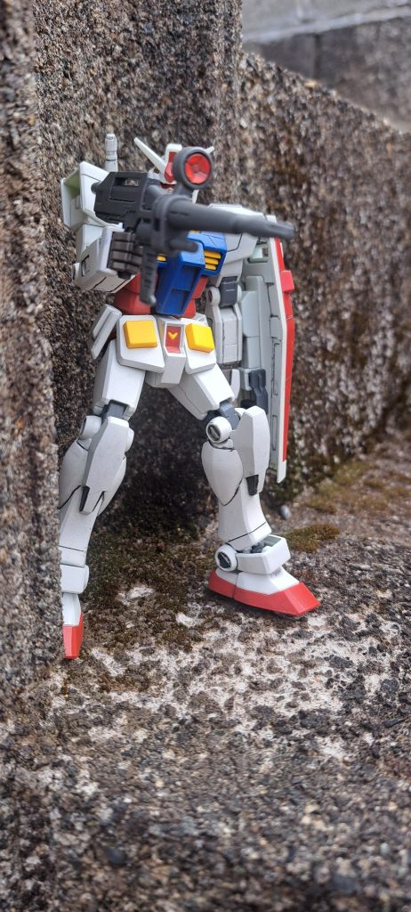 シールド裏はスルーしました。(-_-)ホワイトもまぁまぁ綺麗に塗れたかな。満足。デカールはこれぞというのが無かったので貼りませんでした。安くて、組みやすくて、ちゃんとしてる、お買い得キット。是非もっとシリーズ増やしてほしいところ。今回もご覧頂きありがとうございます。梅雨に入り蒸し蒸しですが体調にはくれぐれもお気を付け下さい。