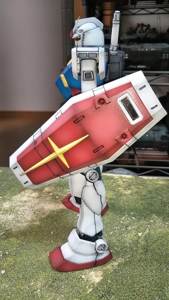 左側面（シールド持たせてます💦）