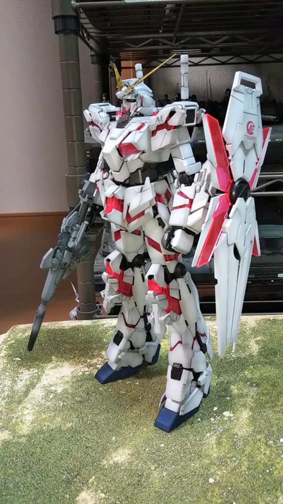 左斜め前