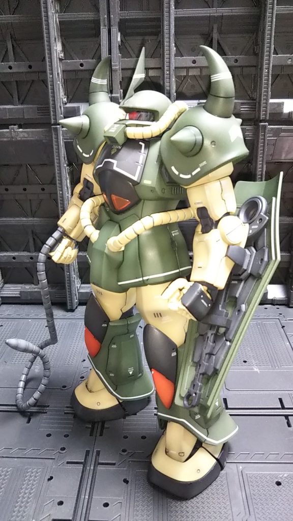左斜め前