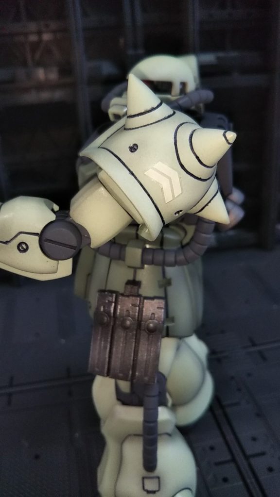 弾倉と肩アーマー