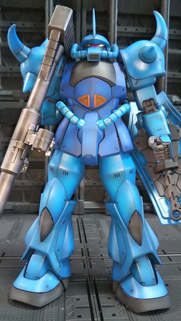正面前回からの変更点ツノと頭部前面（割れた）の交換（MGマ・クベの余り部品転用）膝下部裏、ふくらはぎ下のパーツ（分解時劣化により破損💦）の交換塗装の変更💦水色ジャイアントバズーカー装備&nbsp;