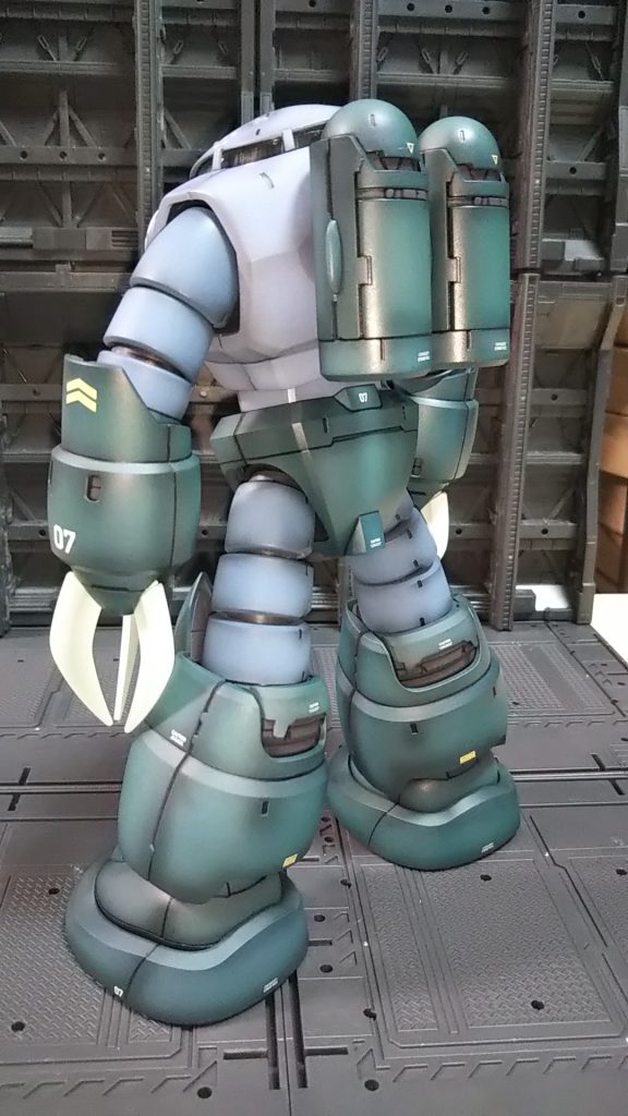 左斜めうしろ