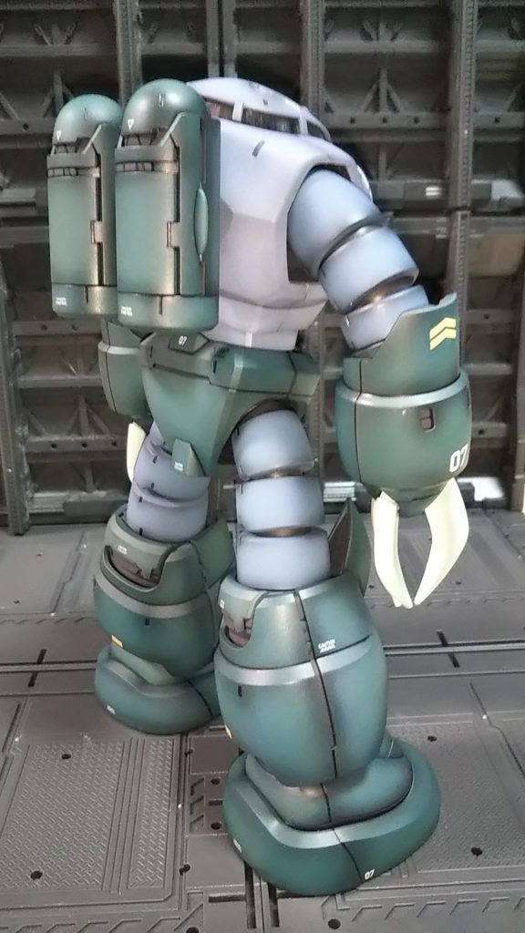 右斜めうしろ