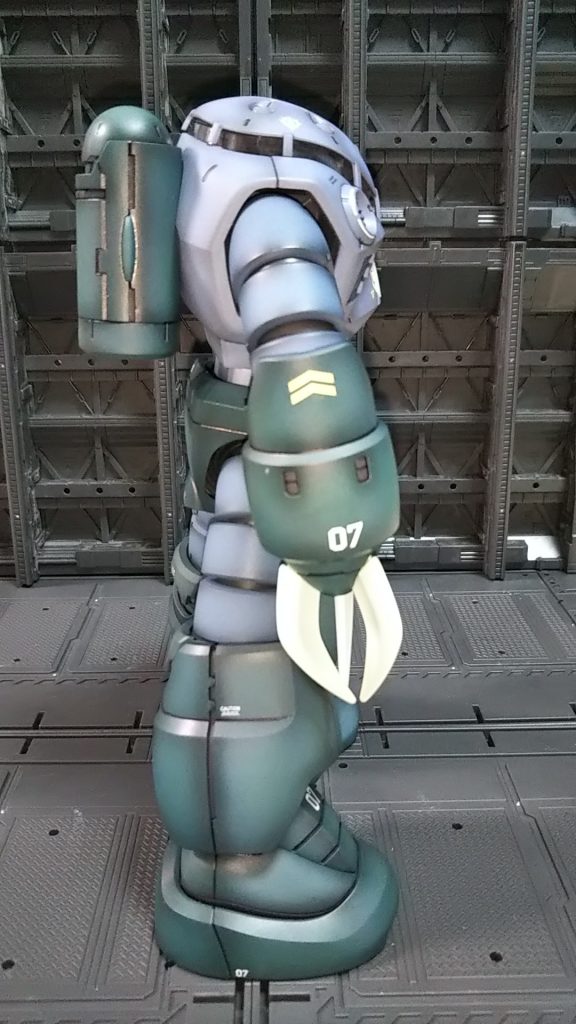 右側面
