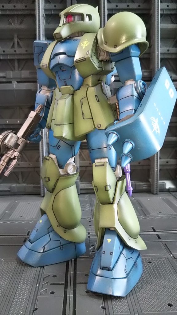 左斜め前