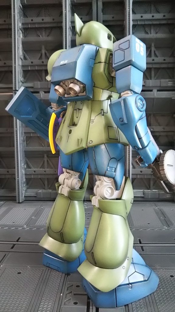 右斜めうしろ