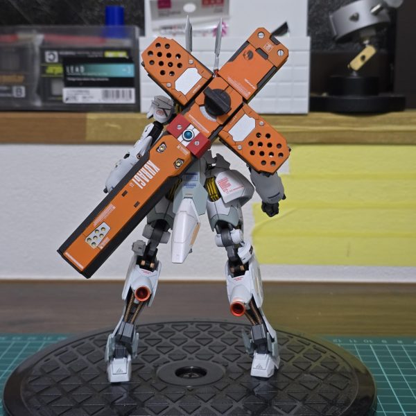 ひとまず完成しました〜(*´ω｀*)最後の最後にガンダムマーカー使って色足そうとしたら大失敗してしまいました…やはりエナメルとかリカバリーできるものにしないとだめですね…あとは撮影のみ…ミキシングコンにはこの子の最終形態で参加しようかな(*´ω｀*)（3枚目）