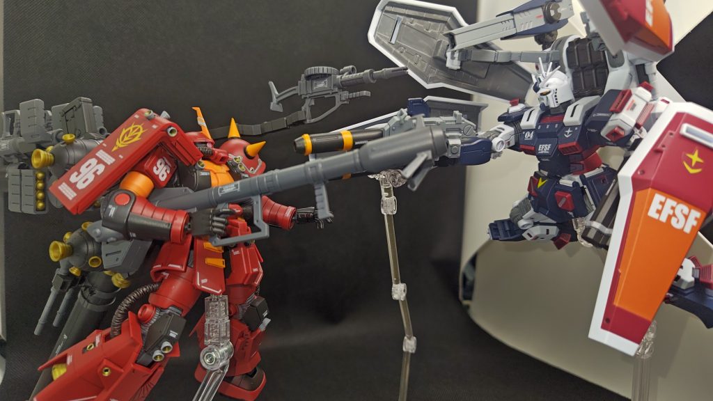 銃口を向けあって。