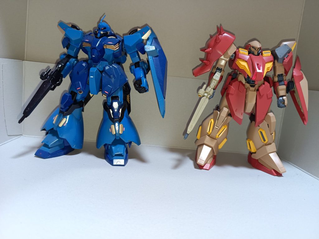 昔作った指揮メッサーと。横幅がだいぶスラッとした印象です。脚部フレアの有無も大きいと思いますが、同じメッサーとは思えないですね。&nbsp;
