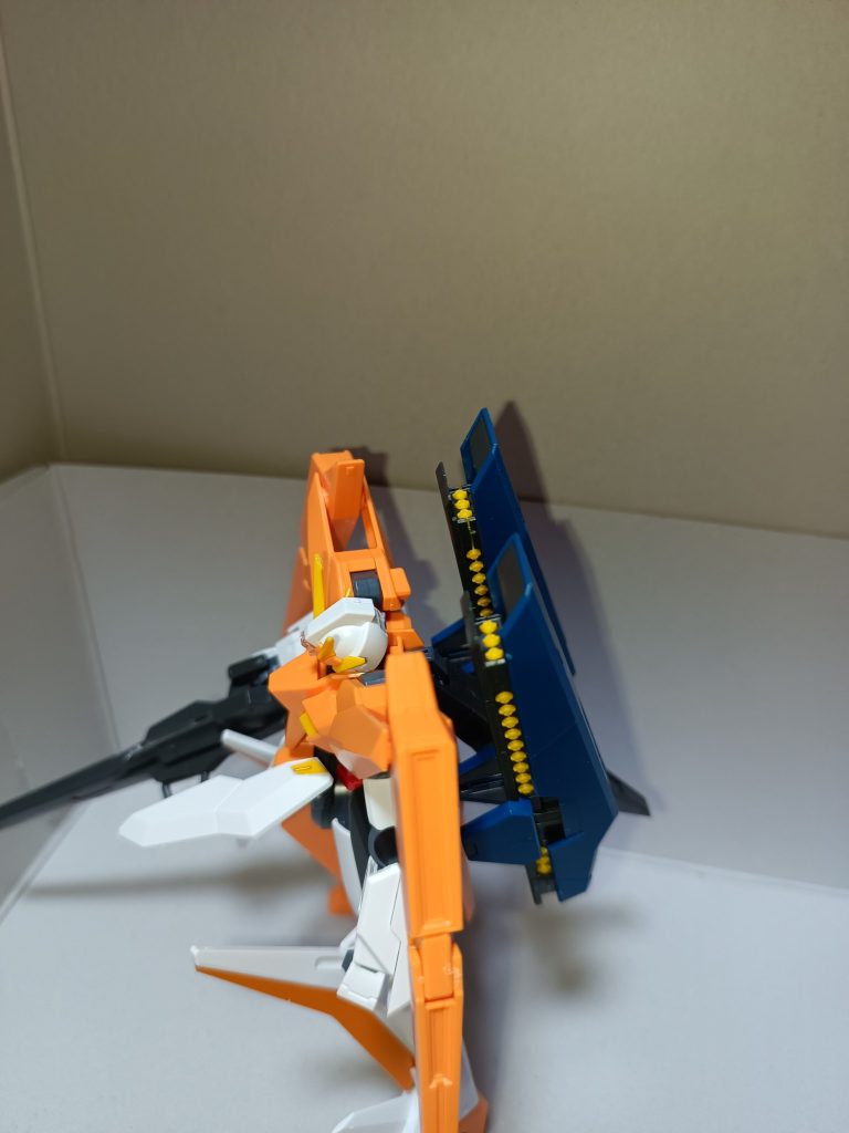 差し替えで展開可能。結構な数装備されています。劇中はいつの間にか無くなっていたような？
