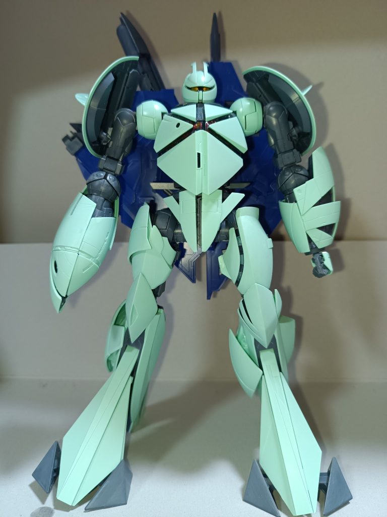 最近の私にしては珍しく装甲のヒケをヤスリで除去しました。これでターンXも喜ぶ！普段はゲート跡しか削りませんし、改造素体にしなければマウンテンサイクルに保管していますから…。実は明日より仕事で数ヶ月家を空けるのでスミ入れが間に合いません…。すごくスミ入れが映える機体なのに…！&nbsp;