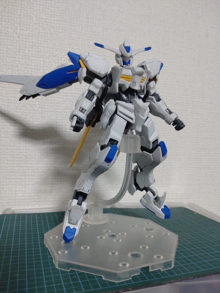 同じく頭の先から足の先まで初めて作ったバエル。見た目は鉄血シリーズで一番好きです。