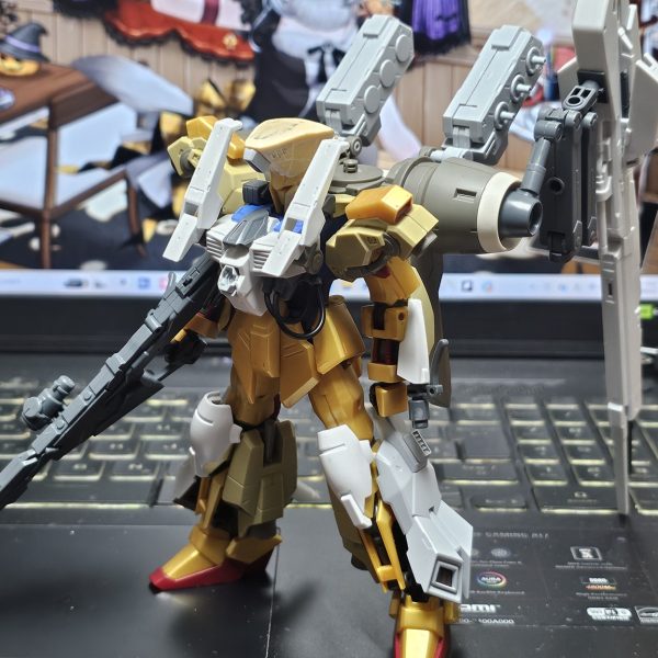 フルアーマー百式改みたいにしようと思ってたんですが頭を永遠とK.O.GがちらつくのでいっそのことK.O.Gみたいにしてやろうと改造中。あとは頭部のモールドですね。（5枚目）