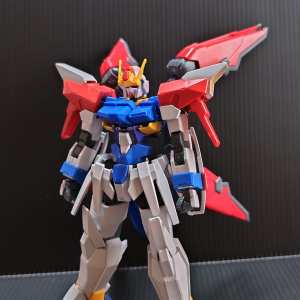 AGE系を中心にビルドしてみました(｀･ω･´)ゞあ、ランチャーだけはGフレームのをそのまま移植しています(•ᴗ•; )ビームトンファー兼ビームサーベル、ビームバルカンコア・ファイター内蔵巡航形態へ変形可以上です(*･ω･)*_ _)ﾍﾟｺﾘ（2枚目）