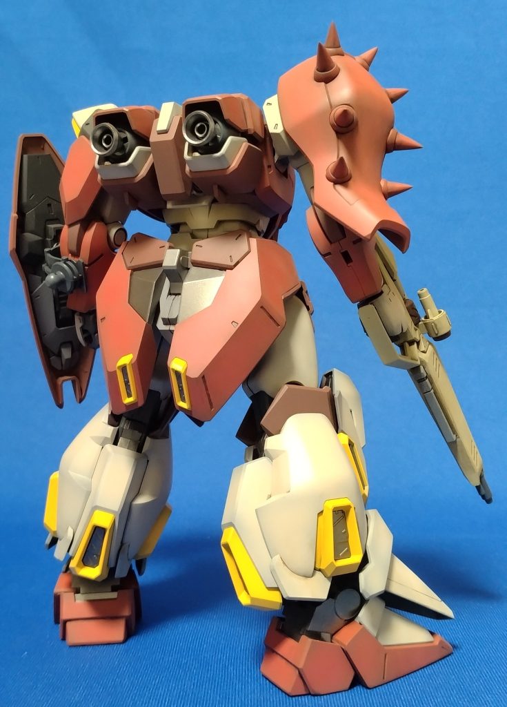 リアスカートを支えるアームが、大腿部上部にガシガシ当たるのも気になる所。