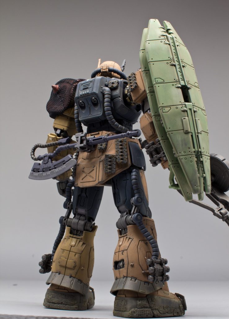 CGの設定画だととにかく色分けが不明瞭なので、バンダイホビーサイトと、完成品のガンダムユニバースを参考に塗り分けました