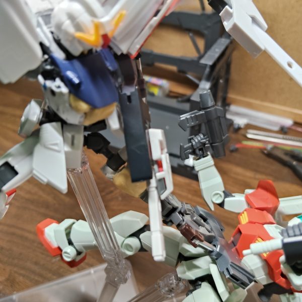 皆様こんにちは。nanikaです。前に投稿したF91の仕様違い(？)が出来たので更新しました。変更点は左足となっていて、左足を義足にも出来る様にしました。話が変わってしまいますが、ドム試作実験機(ジオン残党軍運用カラー)への沢山のいいねありがとうございます！（2枚目）