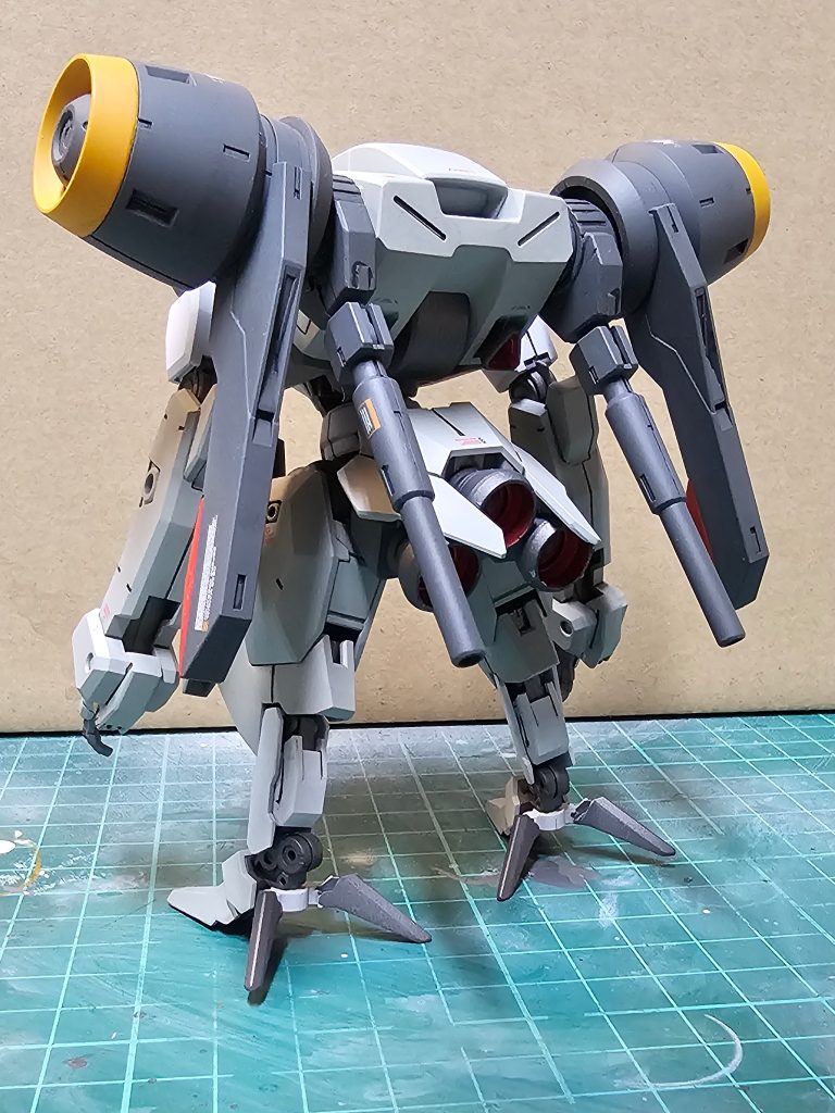 岩手県のショップ、パワーナインさんで開かれる「P9ガンプラバトル」用にミキシングしたものになります。テーマは「サンコイチ」で使用したキットはHGザウォートHGガンダムルブリスソーンHGデミバーディングとなります。学園襲撃事件の際に撃墜され残存していたルブリスソーンの手足を解析複製し、ザウォートに組み込んでみたテスト機みたいな妄想の元にミキシングしました。