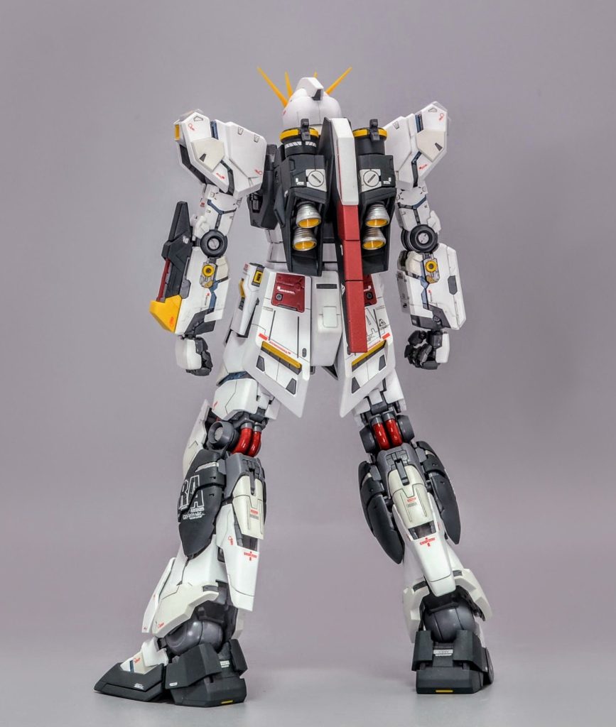 バックパックはリガズィと同様のテールスタビライザーを追加