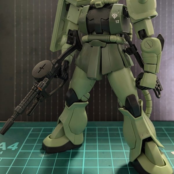 &nbsp;今製作してるグフの筋彫､デカール､つや消しの練習をするためにイジった､随伴機にするつもりのザクII（2枚目）