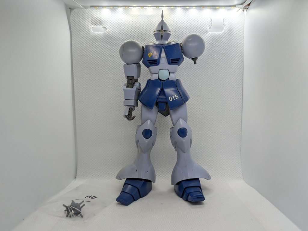 こちらはジャンク品をレストアベースにして再生中のMGのギャンです。左腕と装備類が欠損しています…。他にもマ・クベのフィギュアやエフェクトなども欠損していますがそちらは別に良いかな…と思っています。