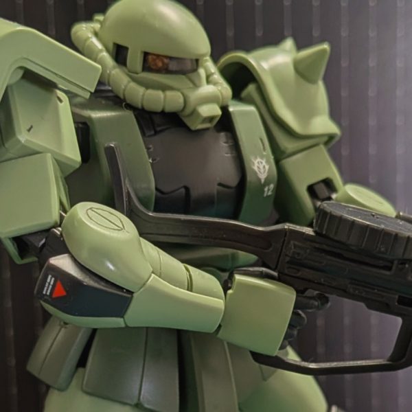&nbsp;今製作してるグフの筋彫､デカール､つや消しの練習をするためにイジった､随伴機にするつもりのザクII（4枚目）