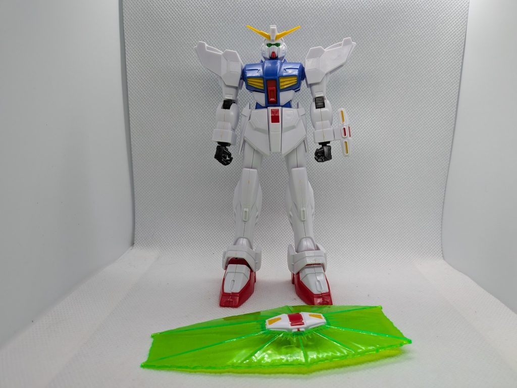 旧キットの1/100のネオガンダムです。