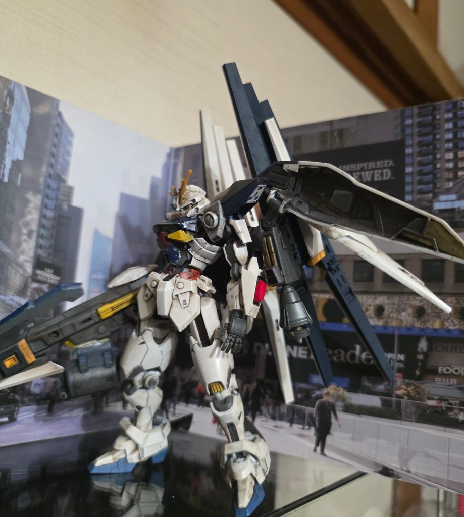 ハンドパーツはエアリアルの手首から先と万博ガンダムの手甲でほんのり延長。ウイングゼロからもぎ取ったブースターはガンバレルストライカーのブースターと30mmのパーツをミキシングしてより出力が高そうなものに