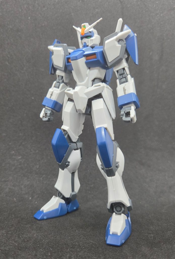 中身のデュエルガンダムを素立ちで。SEEDでの活躍や人生初作成のMGがデュエルだったのもあり思い入れがある機体です。このシンプルさが良いんですわ…まさか生きてるうちにHGCE基準のデュエルに立ち会える日が来ようとは…