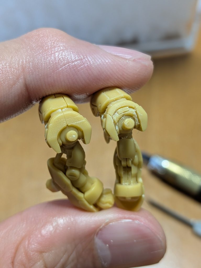肩アーマー内部装甲を削り出し。