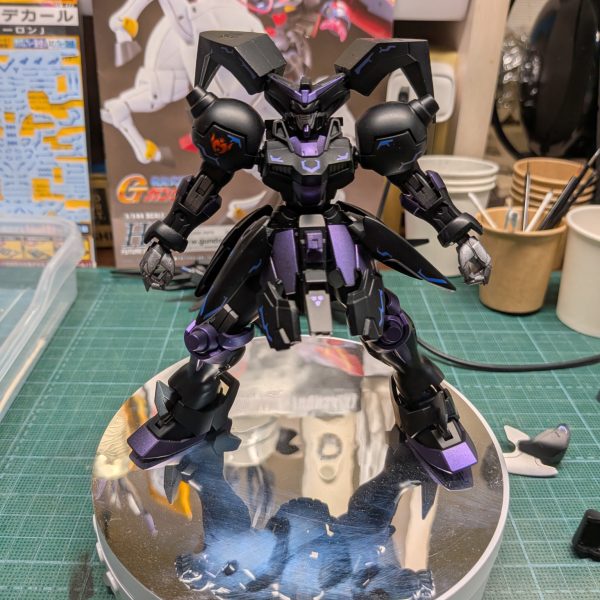GUNSTA始めてみましたよく使い方わかってませんHGマスターガンダム＆風雲再起と旧HGのデスサイズヘルをミキシングしていきますマスターガンダム単体でも合体ケンタウロスVer.でもいけるようにしたい仮面も付けて一旦仮面は外して風雲再起と2ショット乗ってみたり背中のバインダーみたいのにはデカ目のバーニア付けまくりますあとは合体させて完成です（3枚目）