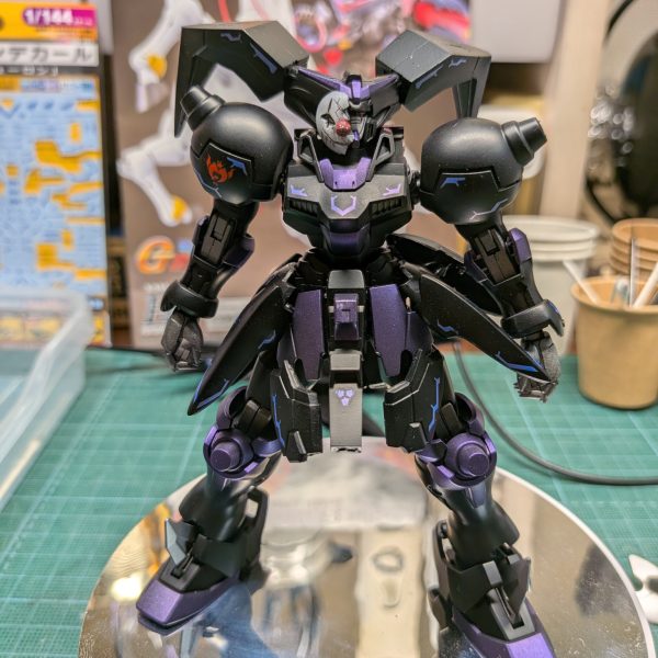 GUNSTA始めてみましたよく使い方わかってませんHGマスターガンダム＆風雲再起と旧HGのデスサイズヘルをミキシングしていきますマスターガンダム単体でも合体ケンタウロスVer.でもいけるようにしたい仮面も付けて一旦仮面は外して風雲再起と2ショット乗ってみたり背中のバインダーみたいのにはデカ目のバーニア付けまくりますあとは合体させて完成です（4枚目）