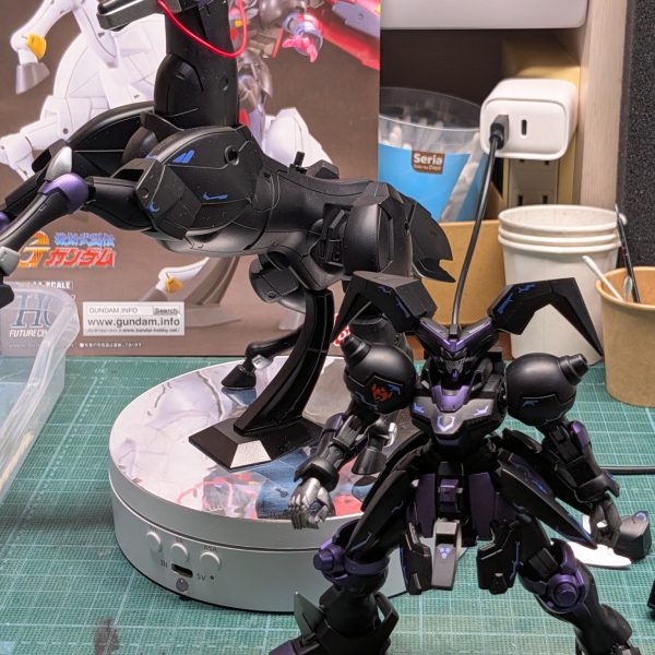 GUNSTA始めてみましたよく使い方わかってませんHGマスターガンダム＆風雲再起と旧HGのデスサイズヘルをミキシングしていきますマスターガンダム単体でも合体ケンタウロスVer.でもいけるようにしたい仮面も付けて一旦仮面は外して風雲再起と2ショット乗ってみたり背中のバインダーみたいのにはデカ目のバーニア付けまくりますあとは合体させて完成です（5枚目）