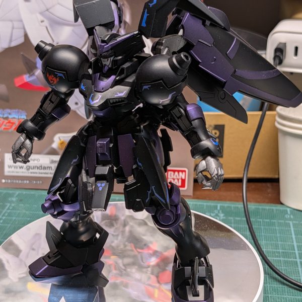 GUNSTA始めてみましたよく使い方わかってませんHGマスターガンダム＆風雲再起と旧HGのデスサイズヘルをミキシングしていきますマスターガンダム単体でも合体ケンタウロスVer.でもいけるようにしたい仮面も付けて一旦仮面は外して風雲再起と2ショット乗ってみたり背中のバインダーみたいのにはデカ目のバーニア付けまくりますあとは合体させて完成です（7枚目）