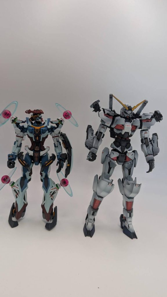 身長はこんな感じです。 かなーりでかい。νガンダムと同等ぐらいのデカさです。ユニコーンモードだとジークアクスより少し大きいぐらいかなーって感じです。