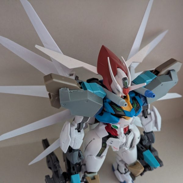 以前完成したガンダム・アステリズムに、新規アーマーとライフルなどを追加します。頭部アーマー裏などに、ファンネルミサイルのようなものをつける予定です。（2枚目）