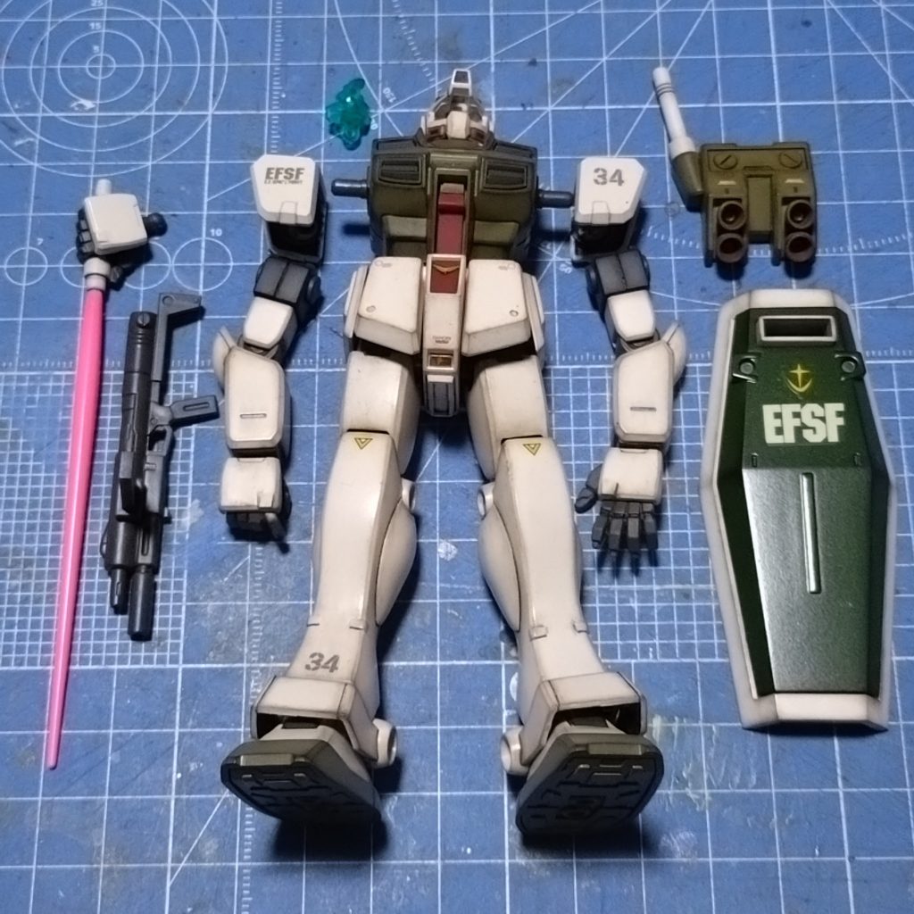 大体の塗装とデカール貼り完了。見慣れればこの色でも良い感じです。