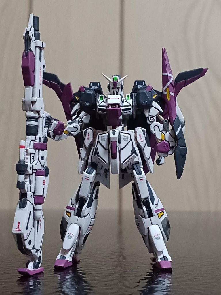 正面から。Zプラス風も合わせると4体目ですね。どんだけ組むんだ(gundam-kao5)個人的にですが、第3弾の中ではダントツに組みやすいと思っております。3号機、たしかガンダムベース限定とかでしたよね？持ってないのでアーティファクトで再現して見ました(gundam-kao6)