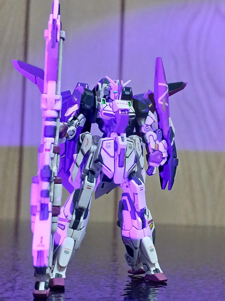 ツインアイが蛍光します(gundam-kao6)