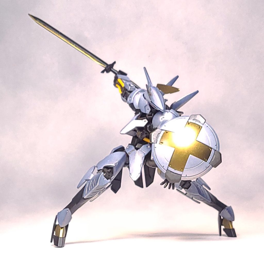 塗装終わり。ここでフロントアーマー等の塗装ミスに気付き、直す気力が湧かず半年以上放置しておりました…完成を宣言できて本当に良かったです。