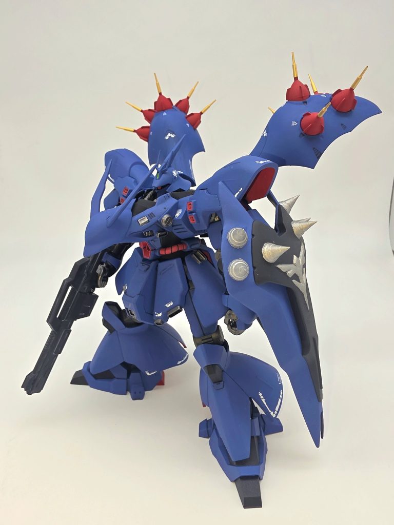 HGUCサザビーをベースに、SDCSナイチンゲールのパーツをミキシングしました。塗装はシタデルカラーで筆塗りし、デカールはアシタのデカールを使用しています。
